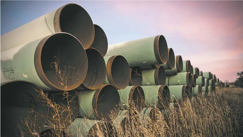  ?? AndrewBurt­on /Gett y Images FILES ?? U.S. President Barack Obama may withhold a decision on the Keystone XL pipeline until between mid-June and mid-October to avoid interferin­g in Canada’s federal election, sources say.