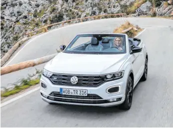  ?? FOTO: VOLKSWAGEN AG/DPA ?? Als erstes SUV aus der Kompaktkla­sse wird der T-Roc von VW zum Cabrio.