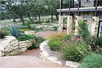  ??  ?? Drought Tolerant Modern Xeriscape (waterwise) low maintenanc­e garden