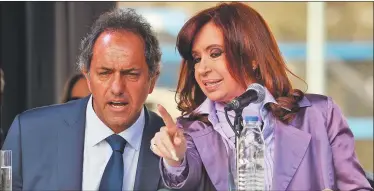  ?? CEDOC PERFIL ?? PAREJA DESPAREJA. La ex presidenta y el ex gobernador relanzaron la campaña electoral.