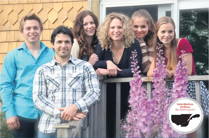  ?? ?? La famille qui a créé la Ferme l’Abitibienn­e : Alexandre Anctil et Mélanie Duquette entourés de leurs enfants Charles, Céleste, Solveille et Angélique.