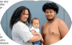  ?? CHRIS MCKEEN/STUFF ?? Leaaepeni, left, Male and Yumi Fakatele are residents of the south Auckland motel.