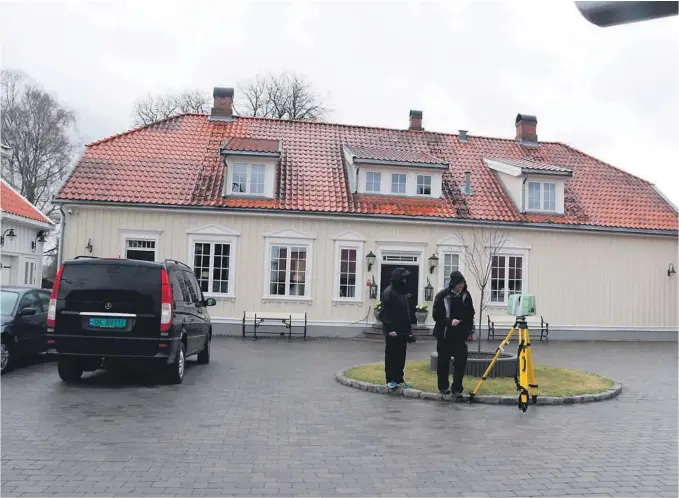  ?? FOTO: FREDRIK PEDERSEN, VARDEN ?? UNDERSØKTE: Mannskaper fra Kripos scannet hele eiendommen til eiendomsin­vestoren Ronny Hushovd fra Grimstad.