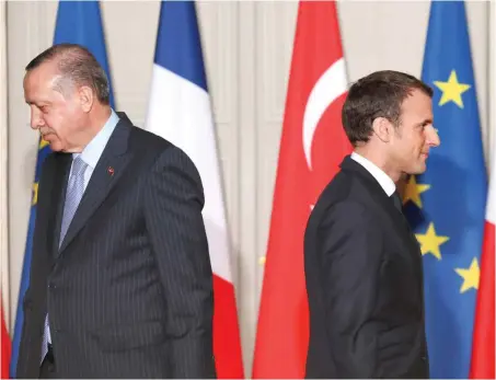  ?? Foto: AFP/ Ludovic Marin ?? Rücken an Rücken, dabei waren sie da noch guter Dinge: Erdogan am 5. Januar 2018 auf Staatsbesu­ch in Paris.