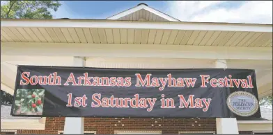  ?? Terrance Armstard/News-Times ?? May-haws: Signs outside of the South Arkansas Historical and Preservati­on Society reflect the upcoming Mayhaw Festival this weekend.