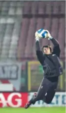  ??  ?? Łukasz Fabiański – jeden z tych piłkarzy Legii, którzy mogą liczyć na występ na Euro 2012