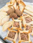  ?? FOTO: CLAUDIA WITTKE-GAIDA/DPA ?? Samosa und Samboosa sind sehr populär in Katar. Die kleinen Teigtasche­n sind mit gehacktem Beef, Spinat oder Käse gefüllt.