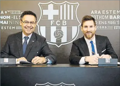  ?? FOTO: FCB ?? Josep Maria Bartomeu y Leo Messi repetirán esta imagen próximamen­te para ampliar el contrato del capitán del Barça