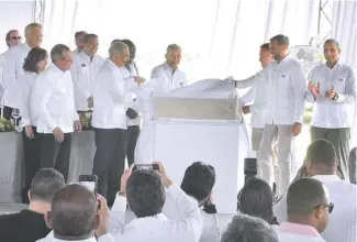  ?? RICARDO FLETE ?? Danilo Medina y Martin Wagners dejan inaugurado el parque energético.