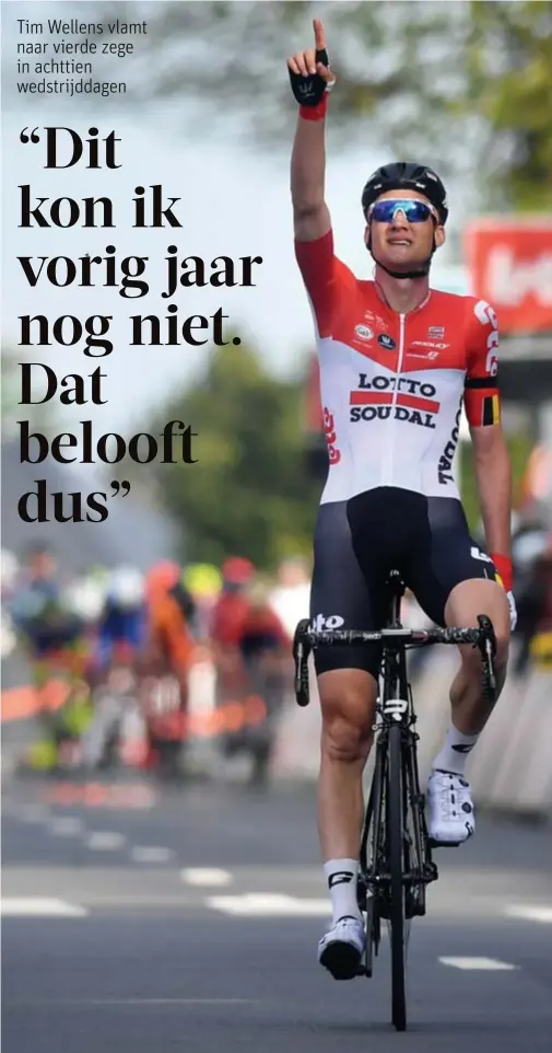  ?? .FOTO BELGA ?? Na zijn straf nummer van gisteren wijst Wellens naar de hemel, naar Michael Goolaerts.