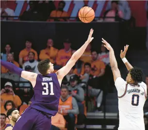  ?? MICHAEL ALLIO/AP ?? Illinois’ Terrence Shannon Jr. shoots as Northweste­rn’s Robbie Beran defends during the second half of the Illini’s victory Thursday in Champaign, Illinois.