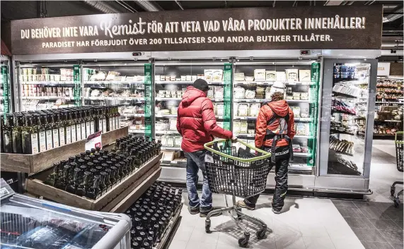  ?? Bild: TOMAS ONEBORG/SVD/TT ?? TRENDIGT. Den ekologiska maten är populär, men har tvivelakti­g miljönytta.