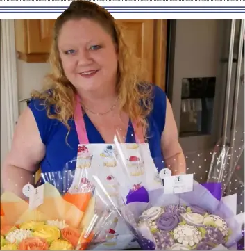  ??  ?? Allison Johnson and two of her cupcake bouquets.