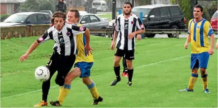  ??  ?? Raphael Berthelot (left) and Jordane Lambert, part of Waikato Stud Matamata Swifts’ French Connection, launch another attack during their side’s 5-1 victory on Saturday.