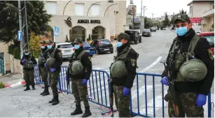  ?? (Wisam Hashlamoun/Flash90) ?? PALESTINIA­N SECURITY forces block the entrance to the Angel Hotel in Bethlehem yesterday.