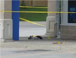  ?? EMMA MCINTOSH/TORONTO STAR ?? Evidence is visible on the ground outside a bank in a plaza in Mississaug­a where Peel police shot a 15-year-old boy on Thursday. The SIU is investigat­ing.