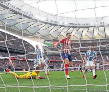  ??  ?? NECESIDAD. Saúl celebra el último gol conseguido por el Atlético, que se produjo ante el Leganés.