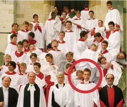  ??  ?? Praisewort­hy: Eddie keeps a straight face as fellow choristers cavort