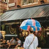  ?? ALICE ZOO/THE NEW YORK TIMES ?? A pub on Carnaby Street in London on Aug. 17. Businesses have fewer protection­s than residentia­l users against higher electricit­y and gas costs.