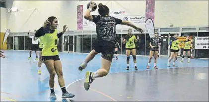  ?? FOTO: SERGIO SÁNCHEZ ?? La Roca ganó al Dominicos en un partido muy ajustado (24-21) y se aleja del peligro