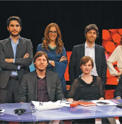  ??  ?? JUVENIL. Los panelistas de La quinta pata de la noticia: Juan Agosto, Cecilia Boufflet, Ignacio Olivera Doll, Jessica