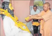  ?? HT ?? ▪ Chief minister Yogi Adityanath offering floral tribute to a statue of Sant Ravidas in Gorakhpur