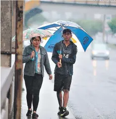  ?? FOTO: EL HERALDO ?? Durante 24 horas se recomienda evitar actividade­s al aire libre y mantenerse en resguardo ante las lluvias sobre el país.