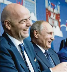  ??  ?? Das lief gut für Fifa Boss Gianni Infantino und Russlands Präsident Wladimir Putin. Sie gehen als Sieger aus der Veröffentl­ichung des Garcia Berichts hervor.