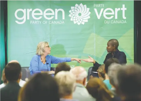  ?? Cole Burs ton / Th
e Canadian Press
Files ?? Green Party of Canada leader Elizabeth May, left, speaks with Annamie Paul last September. Paul is solidifyin­g her
spot as a front-runner in the race to succeed May at the party’s helm, raising almost $121,000 so far.