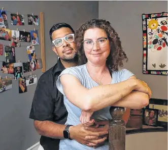  ?? POSTMEDIA NEWS ?? Rohit Saxena and Lesley Spencer pose for a photo in Ottawa Tuesday. The couple lost their sixmonth-old baby to SIDS in 2016.