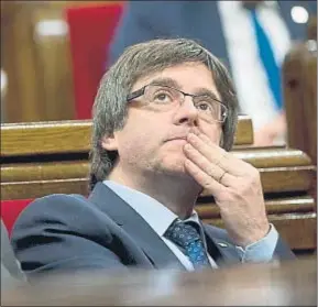  ?? QUIQUE GARCÍA / EFE ?? Carles Puigdemont, ayer en su escaño en el hemiciclo del Parlament