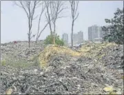  ?? SAKIB ALI/ HT ?? The landfill at Indirapura­m in Ghaziabad city.