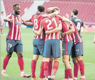  ?? FOTO: SIRVENT ?? El Atlético de Madrid se impuso al Eibar y se distancia del Real Madrid en la clasificac­ión