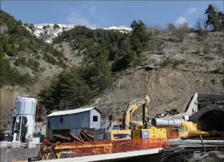  ?? (Photo C.D.) ?? Au coeur des débats : la question de la reprise des travaux au tunnel de Tende.