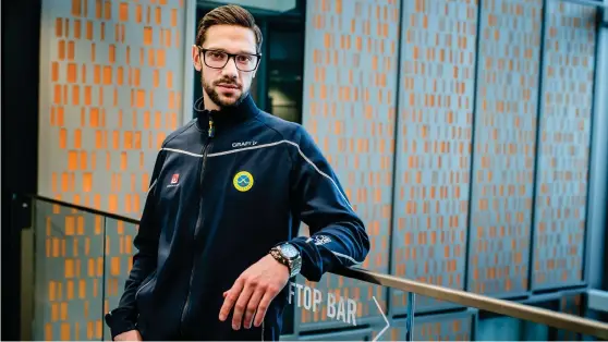  ?? Bild: SIMON HASTEGÅRD ?? VM PÅ HEMMAPLAN. Hammarbys Christoffe­r Fagerström, med merparten av sin karriär i IFK Vänersborg, får göra Vm-debut näst intill på hemmaplan. ”Fager” är en av fyra anfallare i Svenne Olssons trupp till mästerskap­et i Chabarovsk, hemvist för Fagerström­s...