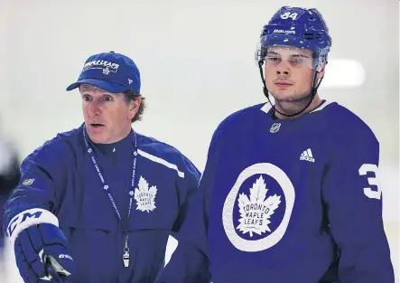  ?? AARON LYNETT / THE CANADIAN PRESS ?? Leafs coach Mike Babcock expects Auston Matthews to return to the ice Wednesday after his shoulder injury.