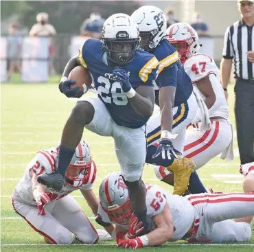  ?? STAFF FILE PHOTO BY MATT HAMILTON ?? Chattanoog­a Christian School’s Traveon Scott, with ball, signed Wednesday with the University of the Cumberland­s, an NAIA football program in Williamsbu­rg, Ky. He’ll be joined there by his brother twin brother Tre’veon.