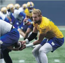  ?? KEVIN KING ?? Winnipeg Blue Bombers rookie quarterbac­k Chris Streveler beat out Alex Ross and Bryan Bennett to replace Matt Nichols in Week 1.