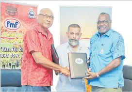  ?? Picture: SUPPLIED ?? Flour Mills of Fiji Foods Ltd sales and marketing director Sanjay Punja, centre, flanked by, the Commander RFMF, RearAdmira­l Viliame Naupoto, and the Acting Commission­er of Police, Rusiate Tudravu during the sponsorshi­p this week.