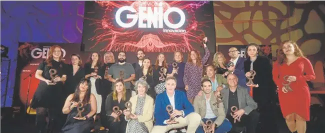  ?? // NACHO GARCÍA ?? Foto de familia de los ganadores en la XVIl edición de los premios GENIO Innovación que se celebró en Murcia