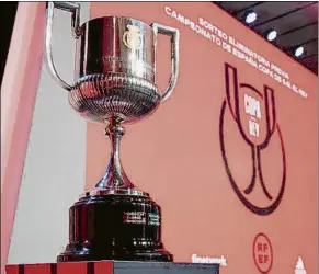  ?? FOTO: RFRF ?? El trofeo de Copa ya espera a un nuevo campeón