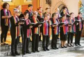  ??  ?? Mit einem Jubiläumsk­onzert in der Pfarrkirch­e St. Stephanus feierte der Frauenchor sein 20-jähriges Bestehen.