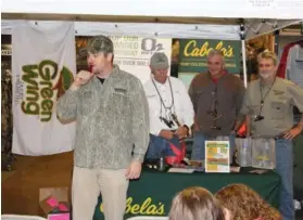  ?? CONTRIBUTE­D PHOTO ?? Gary Orr calling with Ducks Unlimited members.