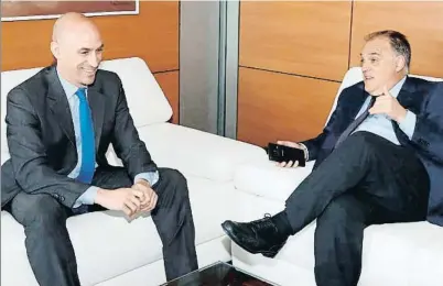  ?? EFE ?? El presidente de la RFEF, Luis Rubiales, y el presidente de Laliga, Javier Tebas, en una foto de archivo