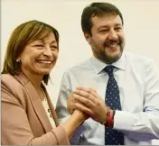  ?? (Photo MaxPPP/EPA) ?? La candidate de la Ligue, Donatella Tesei (ici avec Matteo Salvini hier), était aussi soutenue par les Frères d’Italie et Forza Italia.