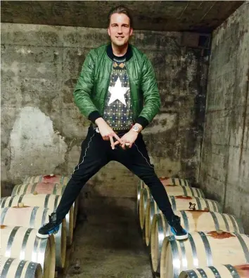  ??  ?? DJ Antoine (41) setzt neu auf Fass statt Bass und verkauft einen eigenen Wein namens Konrad Wines.