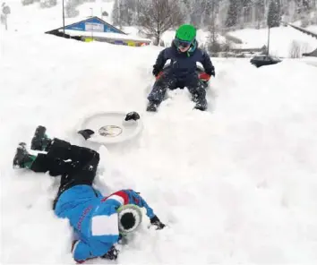  ?? JUU ?? Spielen statt büffeln: Die Kinder in Unterwasse­r und Alt St.Johann haben zwei Tage schulfrei.