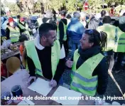  ??  ?? Le cahier de doléances est ouvert à tous, à Hyères.