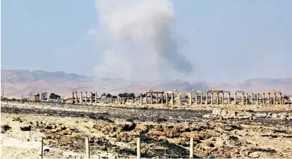  ??  ?? Die Kämpfe in der syrischen Stadt Palmyra rückten Mittwoch näher an die antiken Stätten heran.