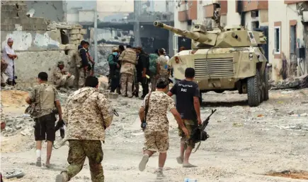  ?? AFP ?? Forças militares do Governo líbio de União Nacional festejaram a vitória na longa batalha pela conquista da importante cidade de Sirte